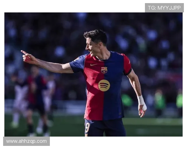 米兰尤文有意37岁莱万 降薪65%加盟